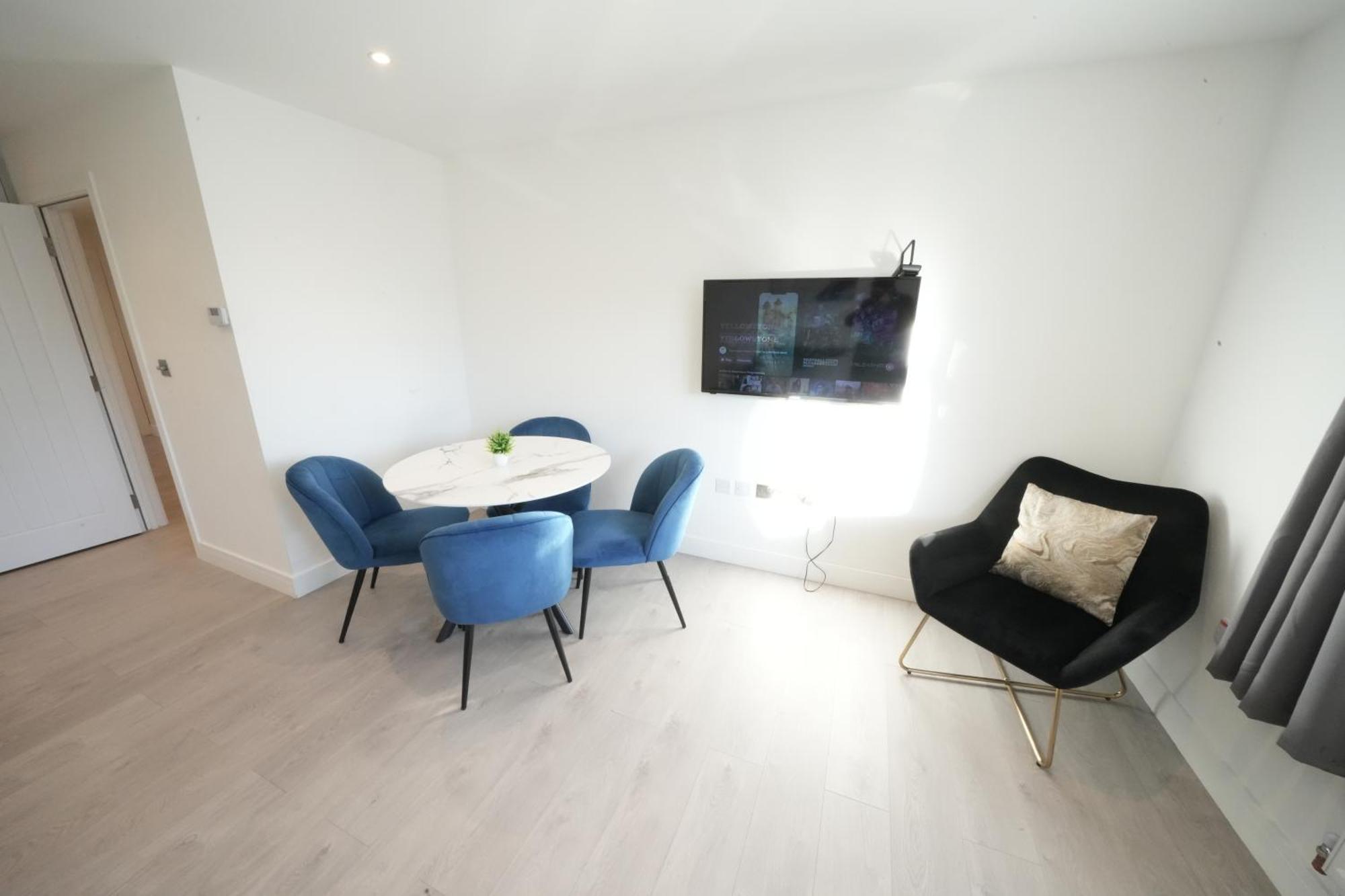 Apartamento 10 Min Drive To Airport - Free Parking - 15 Min Bus Ride - Ev Charge Available Stanwell Exterior foto