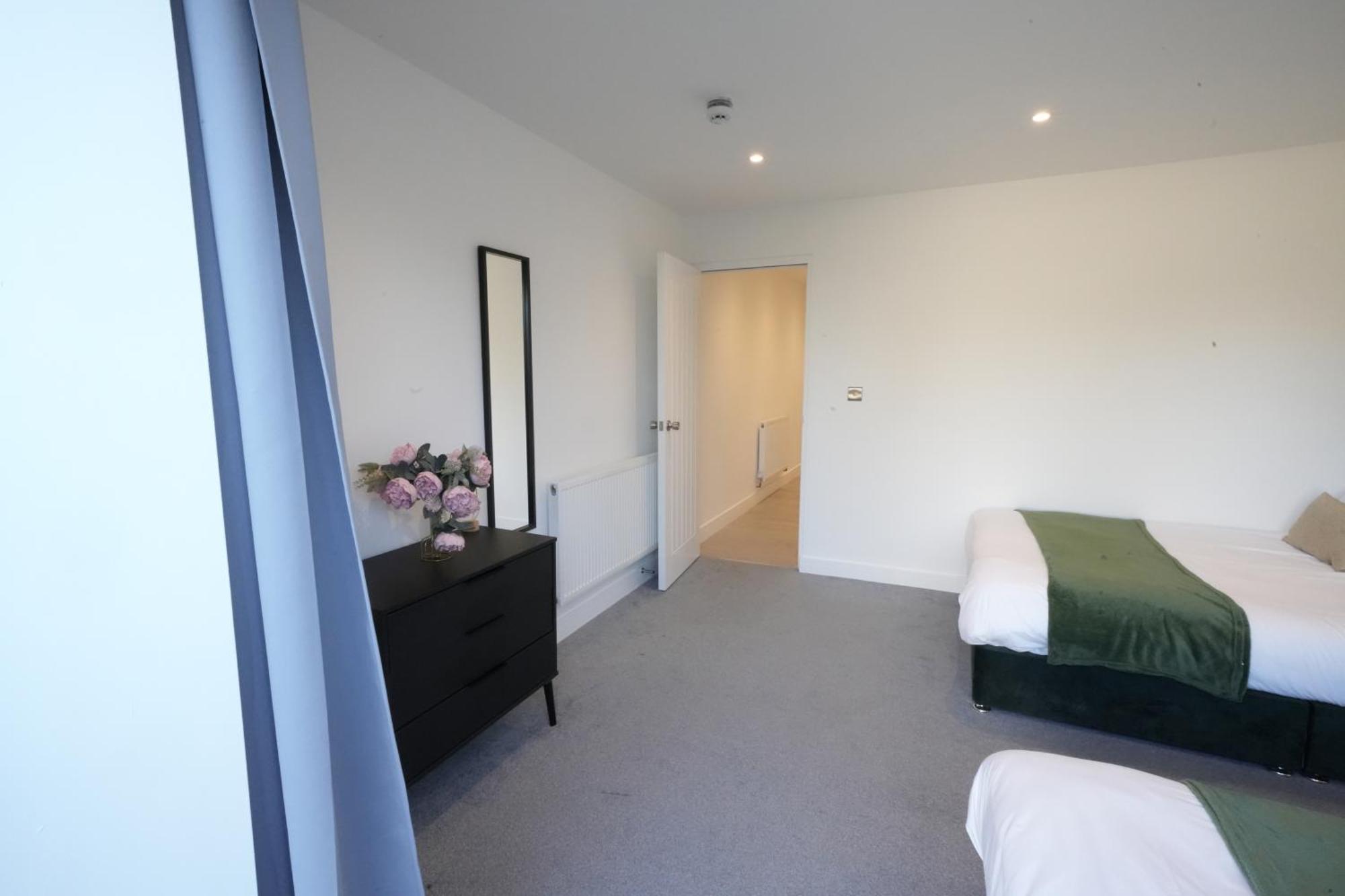 Apartamento 10 Min Drive To Airport - Free Parking - 15 Min Bus Ride - Ev Charge Available Stanwell Exterior foto