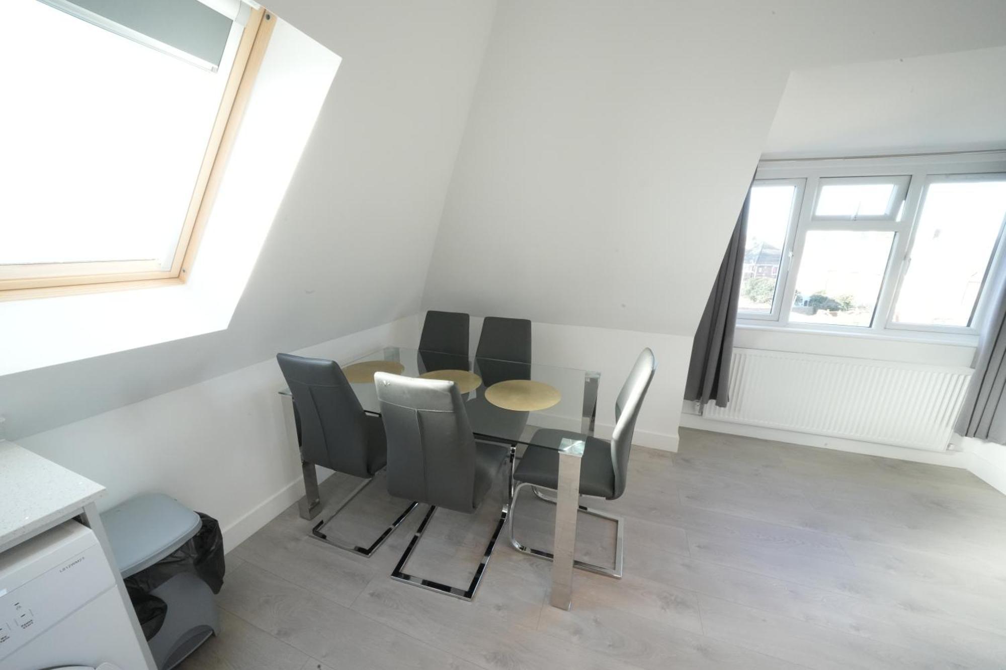 Apartamento 10 Min Drive To Airport - Free Parking - 15 Min Bus Ride - Ev Charge Available Stanwell Exterior foto