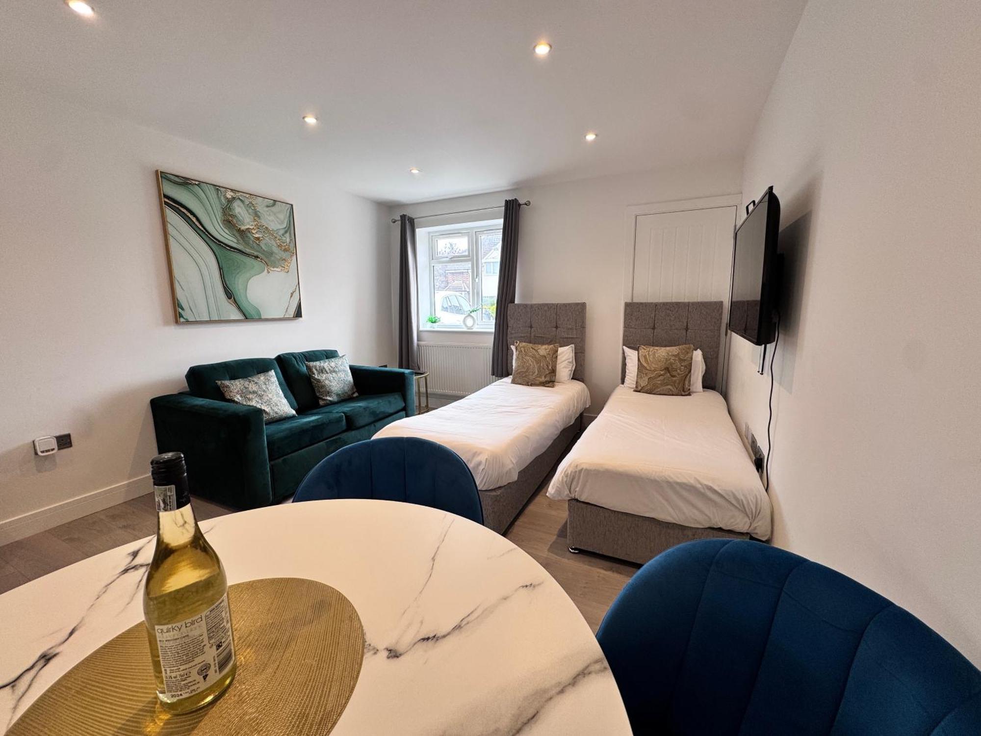 Apartamento 10 Min Drive To Airport - Free Parking - 15 Min Bus Ride - Ev Charge Available Stanwell Exterior foto